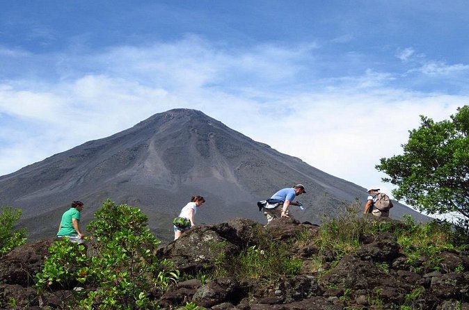 Arenal Volcano Hike plus Baldi Hot Springs and Dinner - Who will enjoy this La Fortuna combination?