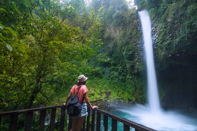 The La Fortuna waterfall dropping into its pool below Arenal