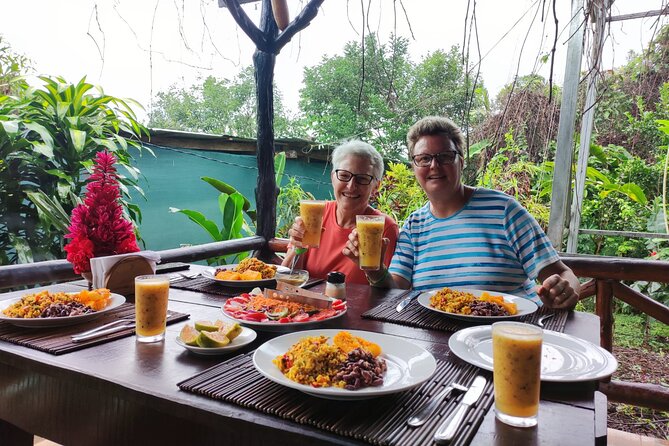 Cooking with a Costa Rican familiy - Walking through the organic garden