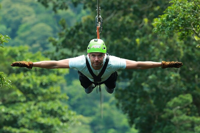 Extreme Zipline tour in Monteverde - More than 10 cables, with a useful change of pace