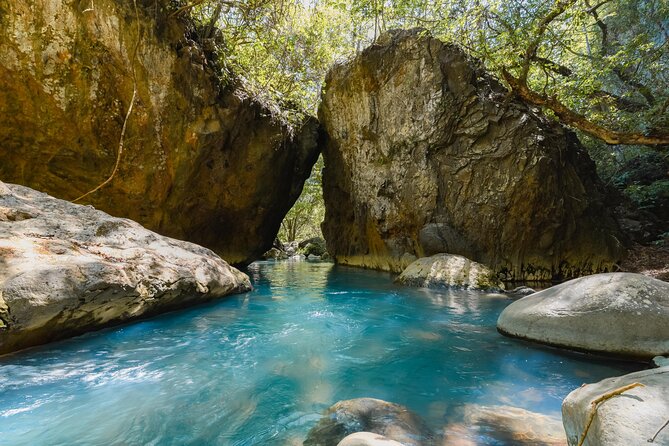 Hiking Tour of La Leona Waterfall with Lunch - Who should book this Costa Rica adventure?