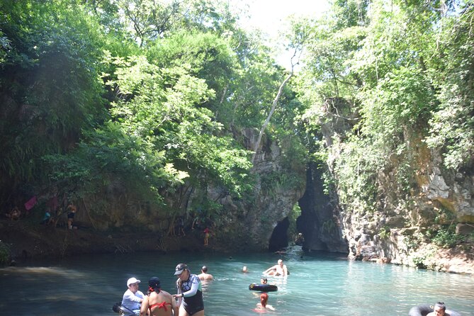 La Leona waterfall Cliffjumping White water Tubbing PrivateTour - White-water tubing on the Colorado River