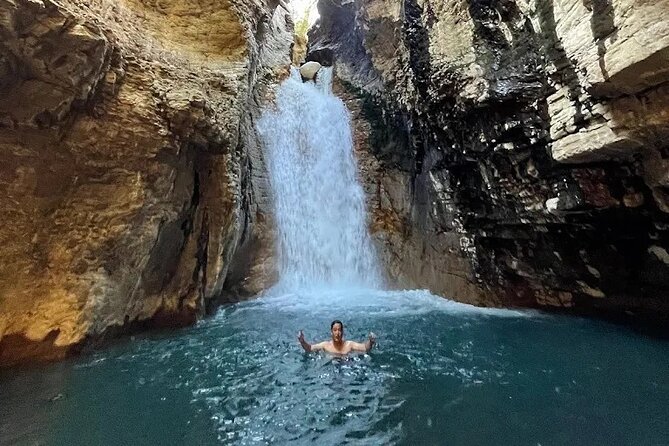 La Leona waterfall Cliffjumping White water Tubbing PrivateTour - Private guiding makes this feel personal