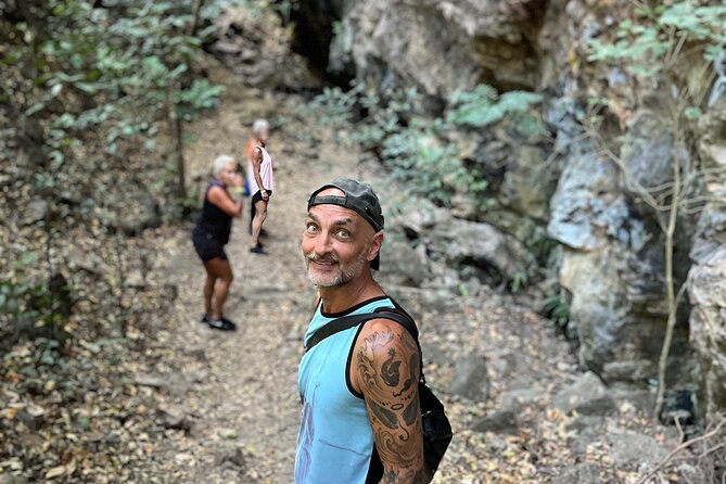 La Leona Waterfall Guided Tour+Transportation - Guides who shape the experience