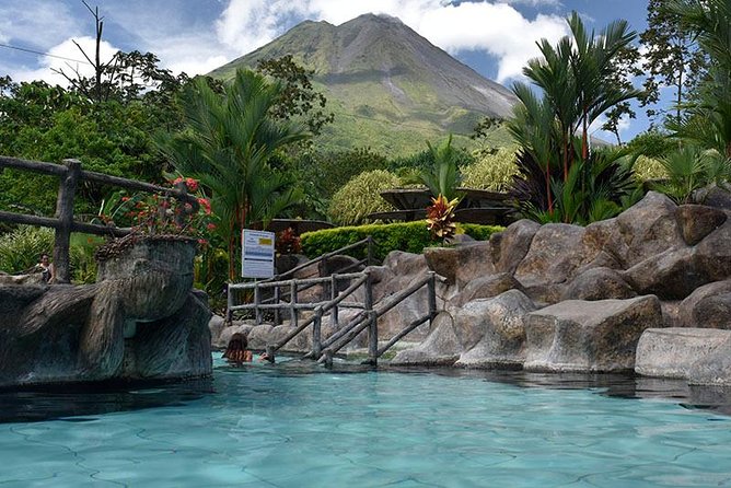 Los Cañones Canopy with Hotsprings Los Lagos - From rainforest platforms to warm pools