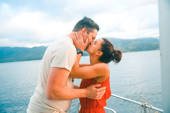 Moonshine Sunset Cruise on Lake Arenal - Why Lake Arenal works so well at sunset
