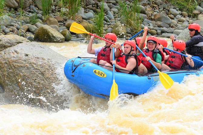 Naranjo River White Rafting Clas III-IV from Manuel Antonio - Tucanes Tours prepares you for the rapids