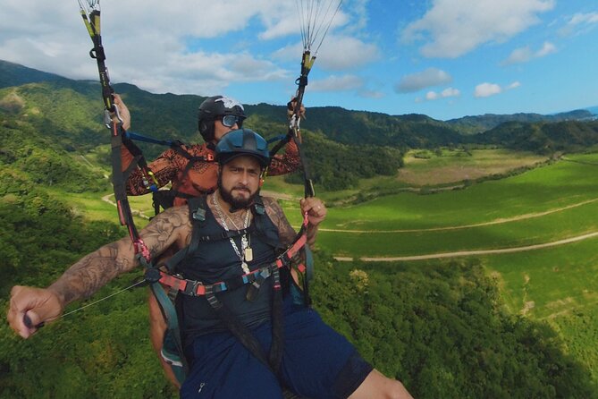 Paragliding Flight Las Terrazas 900 ft minimum guaranteed. - Taking off above Jacó