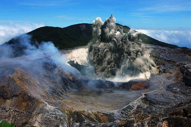 Poas Volcano National Park Half Day tour from San Jose - The 6:00 a.m. departure and ride uphill