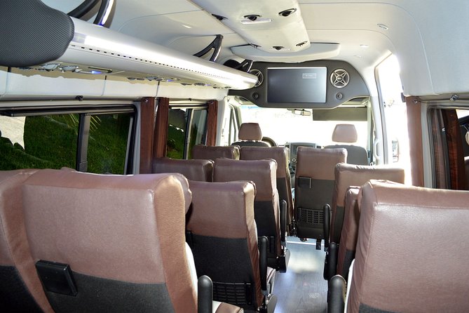 Private Transfer: Liberia International Airport from|to Hotels - What the private minivan means for your group