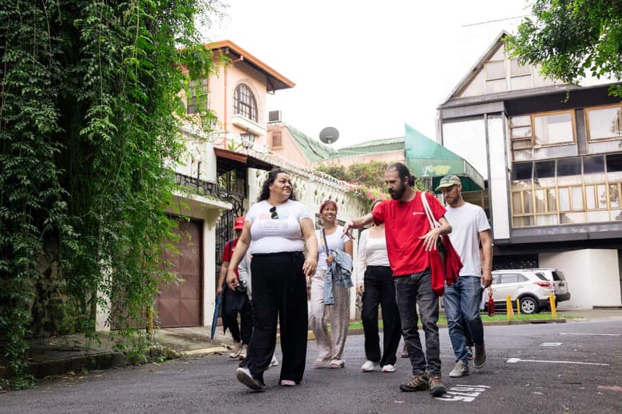 San José: Night Food and Culture Tour with Dinner - Walking through Parque Nacional and central San José